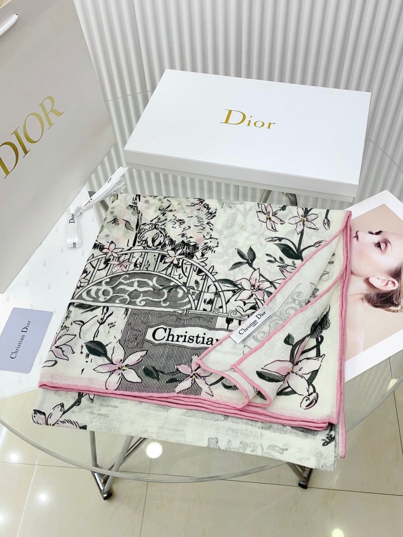 CHRISTIAN DIOR